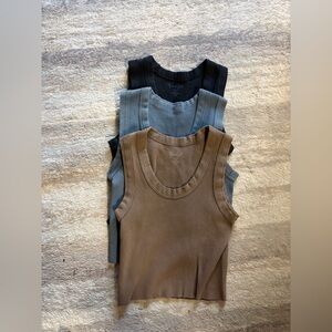 [Bundle] 3 x Brandy Melville John galt Connor tank